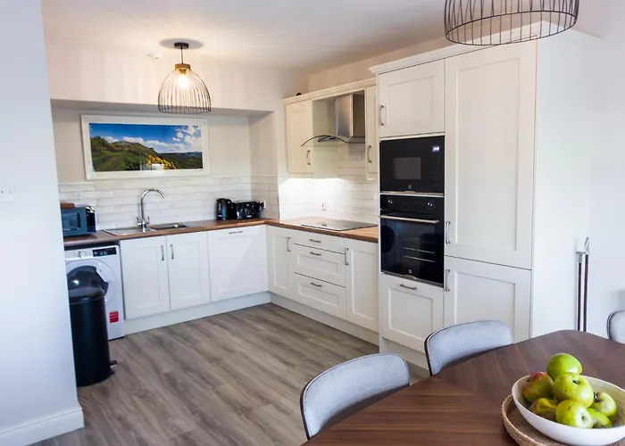 Luxury 2-Bedroom Apartment Overlooking The Beach