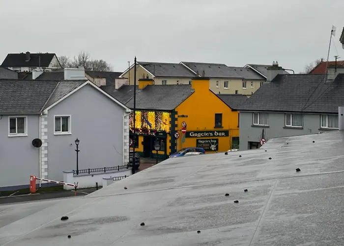 Carrick - Town Centre Apartment