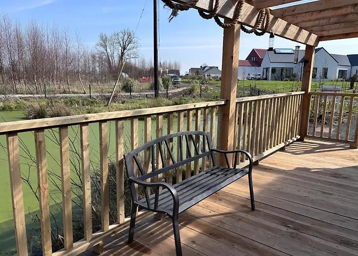Cedars Lodge At Red Sheds Villa, Portarlington