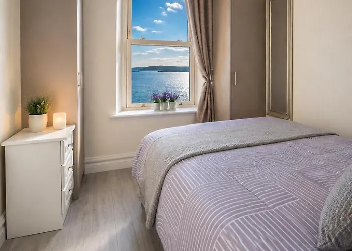 Unit 5 Stunning Oceanview Apartment