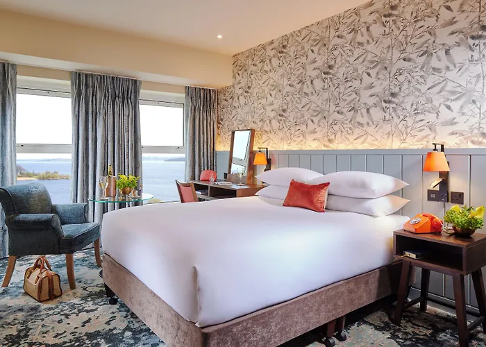 Hodson Bay Hotel