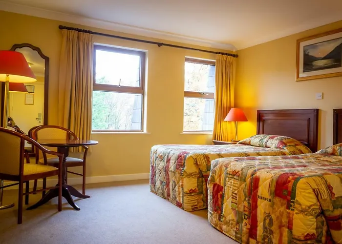 Lynhams Hotel